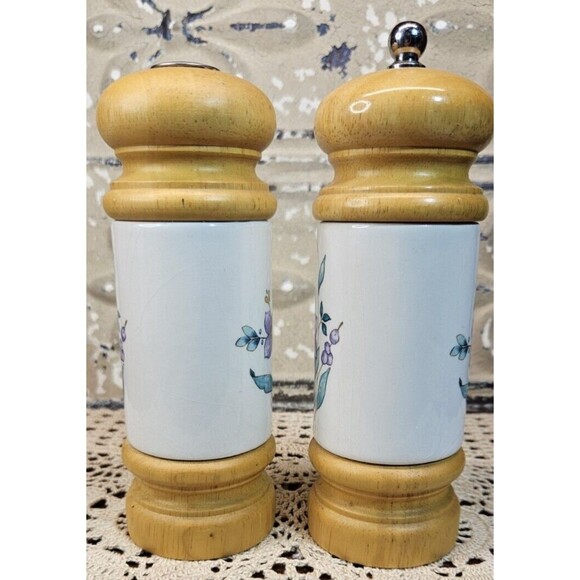 Vintage Mr. Dudley Wood & Ceramic Pepper & Salt Shaker Set Floral Pattern (read) - Picture 4 of 8